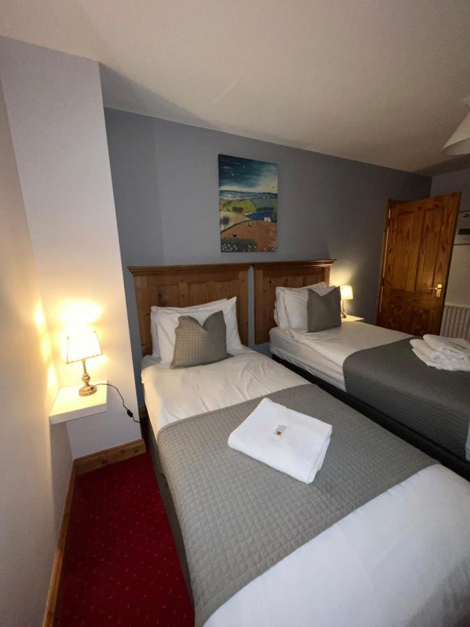 Dingle Marina Lodge Exterior photo