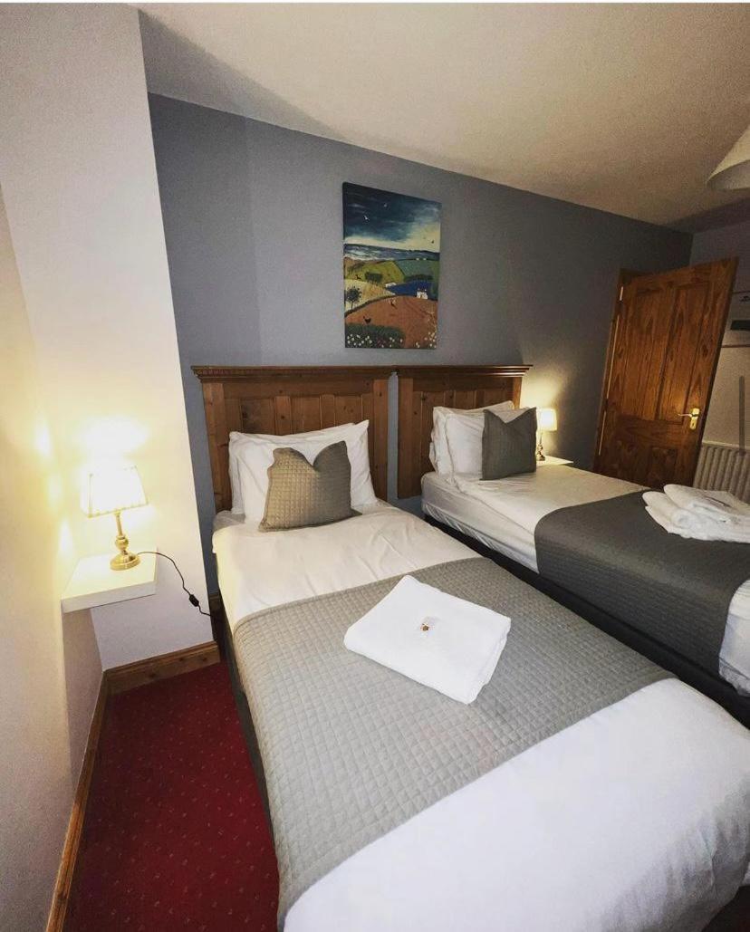 Dingle Marina Lodge Exterior photo